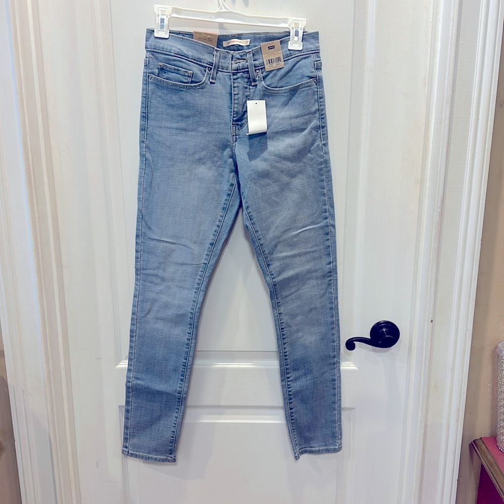 New with tags Levi’s 311 Shaping Skinny size 27/30